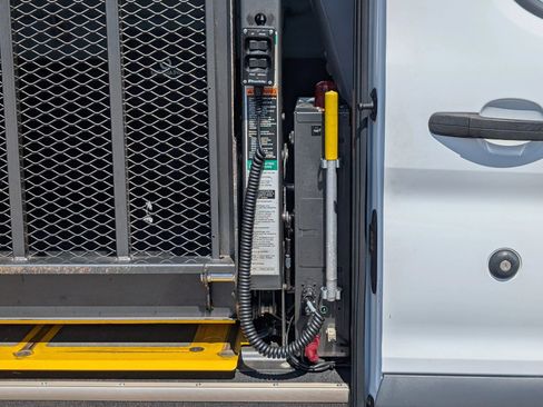 Used 2018 Ford Transit 350 XL RWD image 7