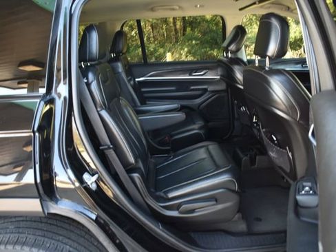 Used 2023 Jeep Grand Cherokee L Limited w/ Black Appearance Package image 16