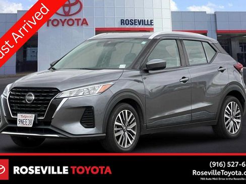 Used 2021 Nissan Kicks SV FWD image 1