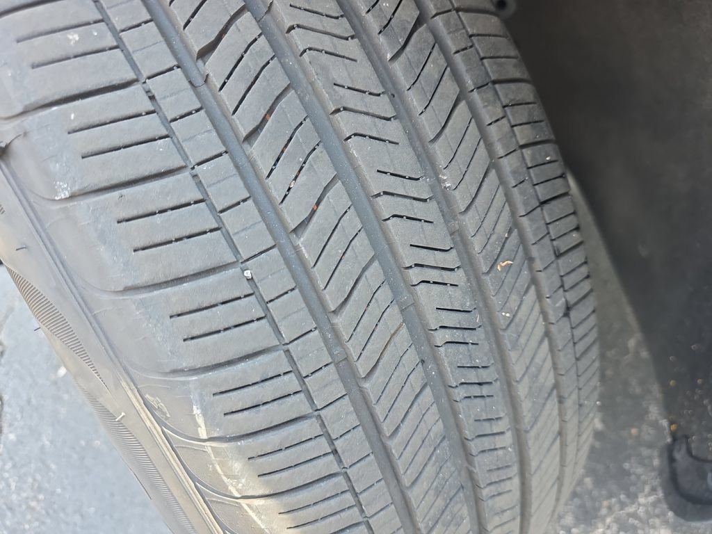 Used 2023 Buick Enclave Essence w/ LPO, Floor Liner Package AWD/4WD image 24