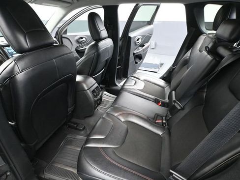 Used 2022 Jeep Cherokee Trailhawk image 35