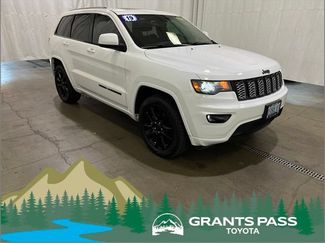 Used 2019 Jeep Grand Cherokee Altitude AWD/4WD video 1