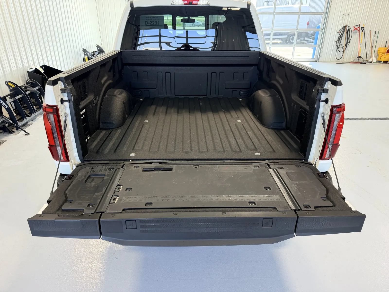 Used 2024 Ford F150 Platinum w/ FX4 Off-Road Package AWD/4WD image 8