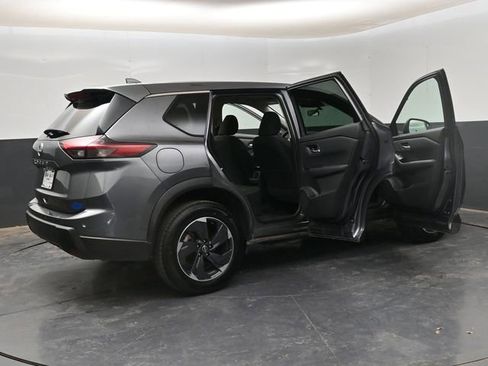 Used 2025 Nissan Rogue SV image 31