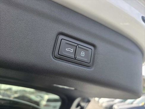 New 2025 Audi Q6 e-tron Premium image 19