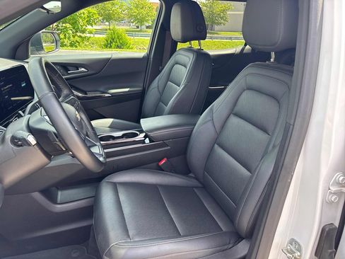 Used 2025 Chevrolet Equinox LT w/ Convenience Package II AWD/4WD image 12