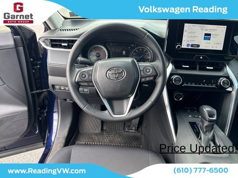 Used 2023 Toyota Venza LE AWD/4WD image 13