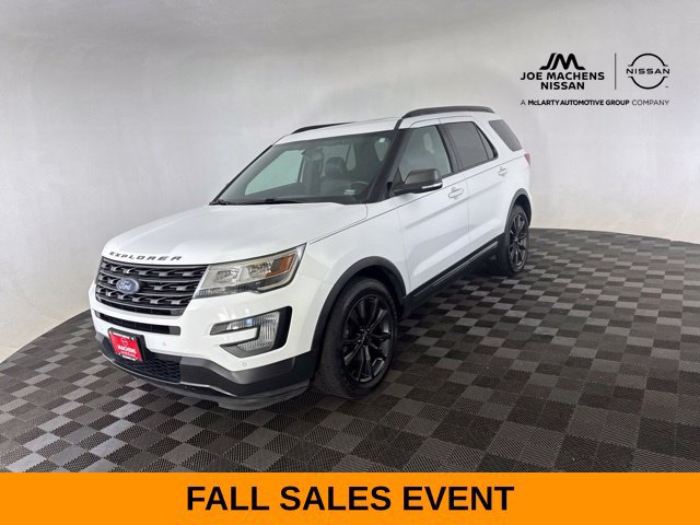 Used 2017 Ford Explorer XLT w/ Equipment Group 202A AWD/4WD image 4