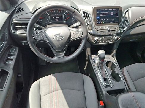 Certified 2022 Chevrolet Equinox RS w/ Infotainment Package image 19