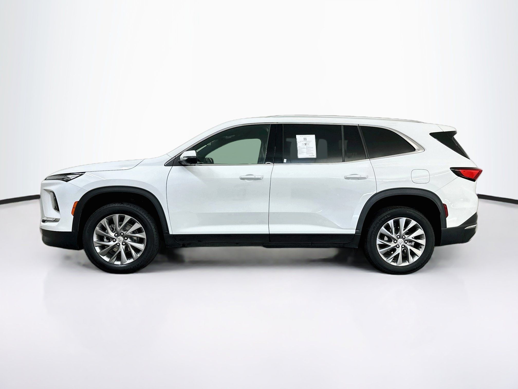 Used 2025 Buick Enclave Preferred AWD/4WD image 4