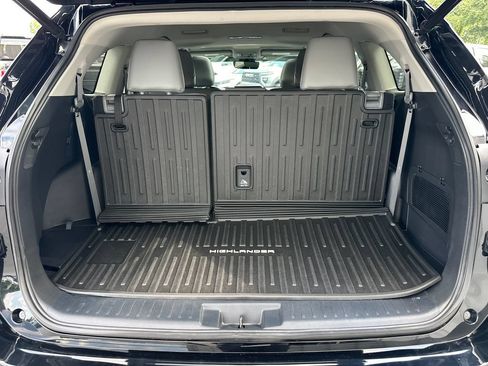 Used 2023 Toyota Highlander XLE FWD image 19