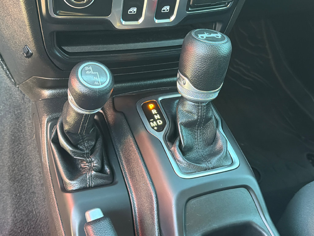 Used 2019 Jeep Wrangler Sport AWD/4WD image 28