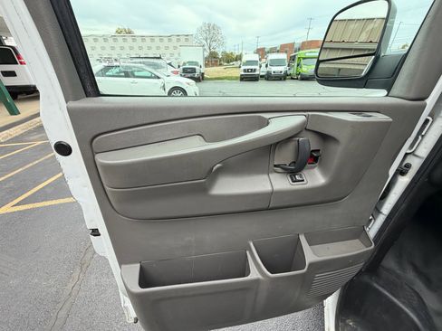 Used 2014 Chevrolet Express 2500 image 18