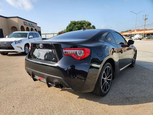 Used 2019 Toyota 86 RWD image 5
