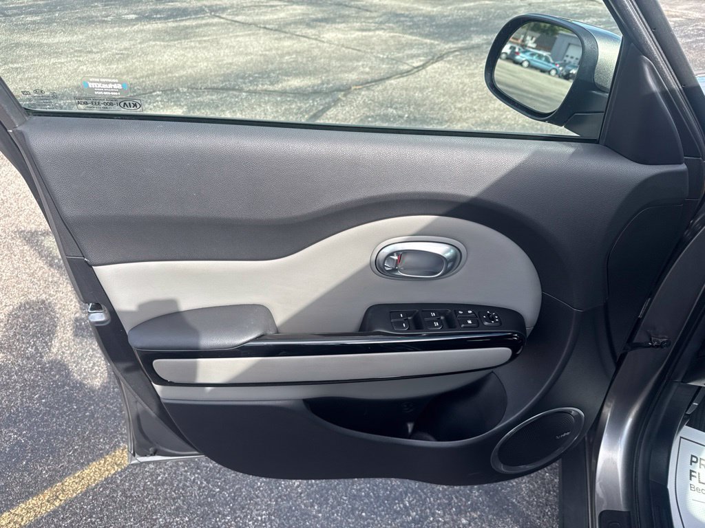 Used 2015 Kia Soul + w/ Primo Package FWD image 12