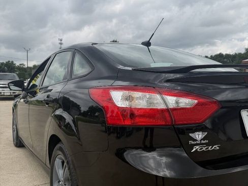 Used 2014 Ford Focus SE w/ SE Sport Package FWD image 9