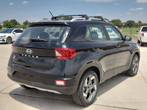 New 2026 Hyundai Venue SEL FWD image 4