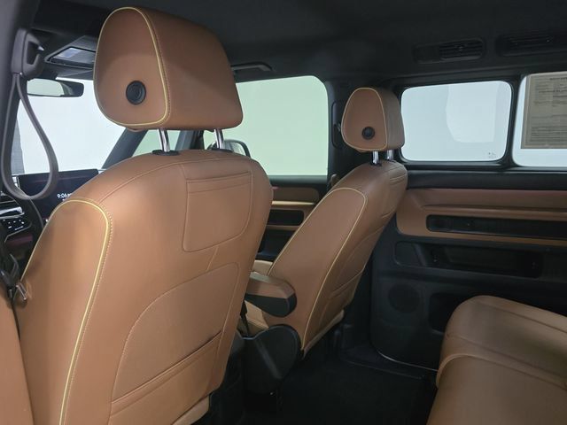 Used 2025 Volkswagen ID. Buzz Pro S RWD image 13