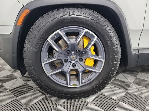 Used 2022 Rivian R1T Launch Edition image 9