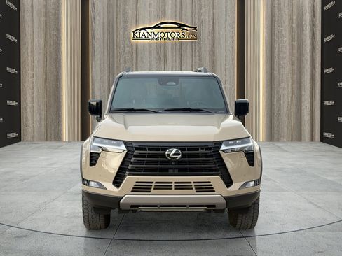 Used 2025 Lexus GX 550 AWD/4WD image 2