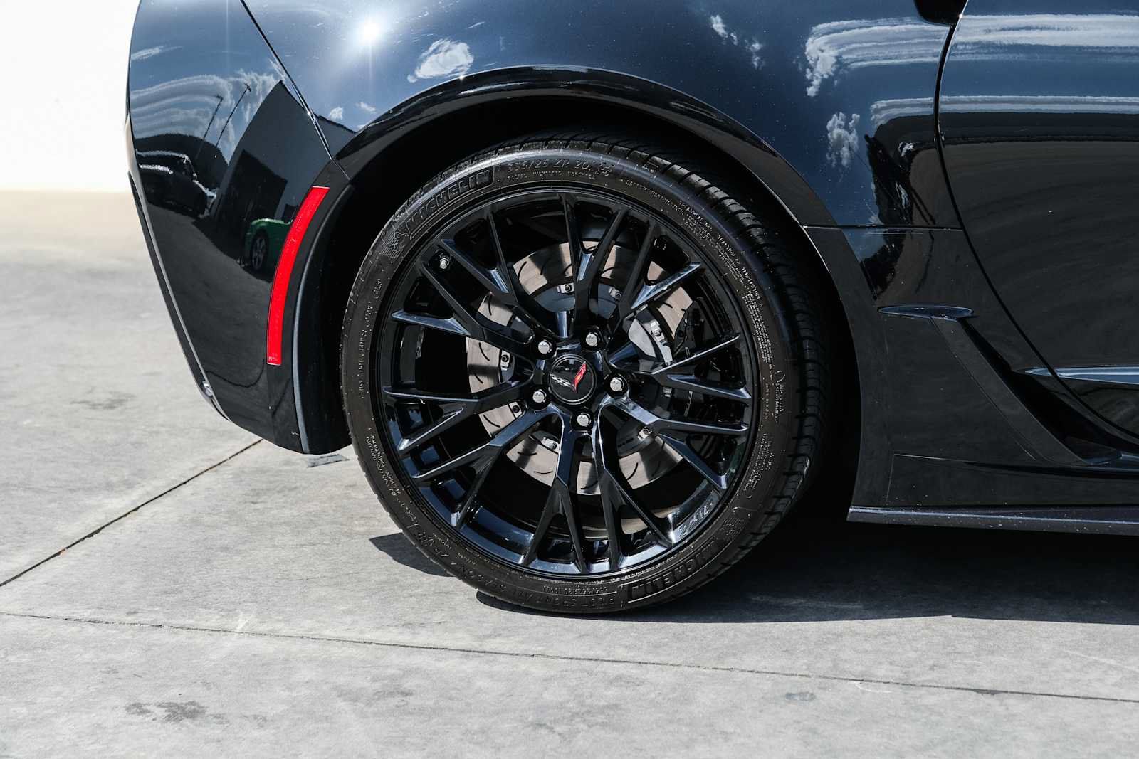 Used 2016 Chevrolet Corvette Z06 w/ 2LZ Preferred Equipment Group RWD image 9