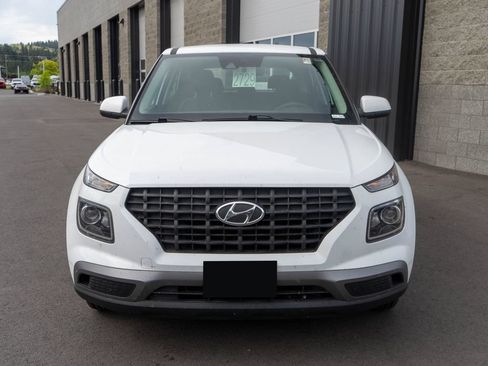 Used 2021 Hyundai Venue SE FWD image 2