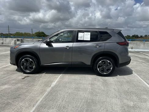 Used 2024 Nissan Rogue SV image 15