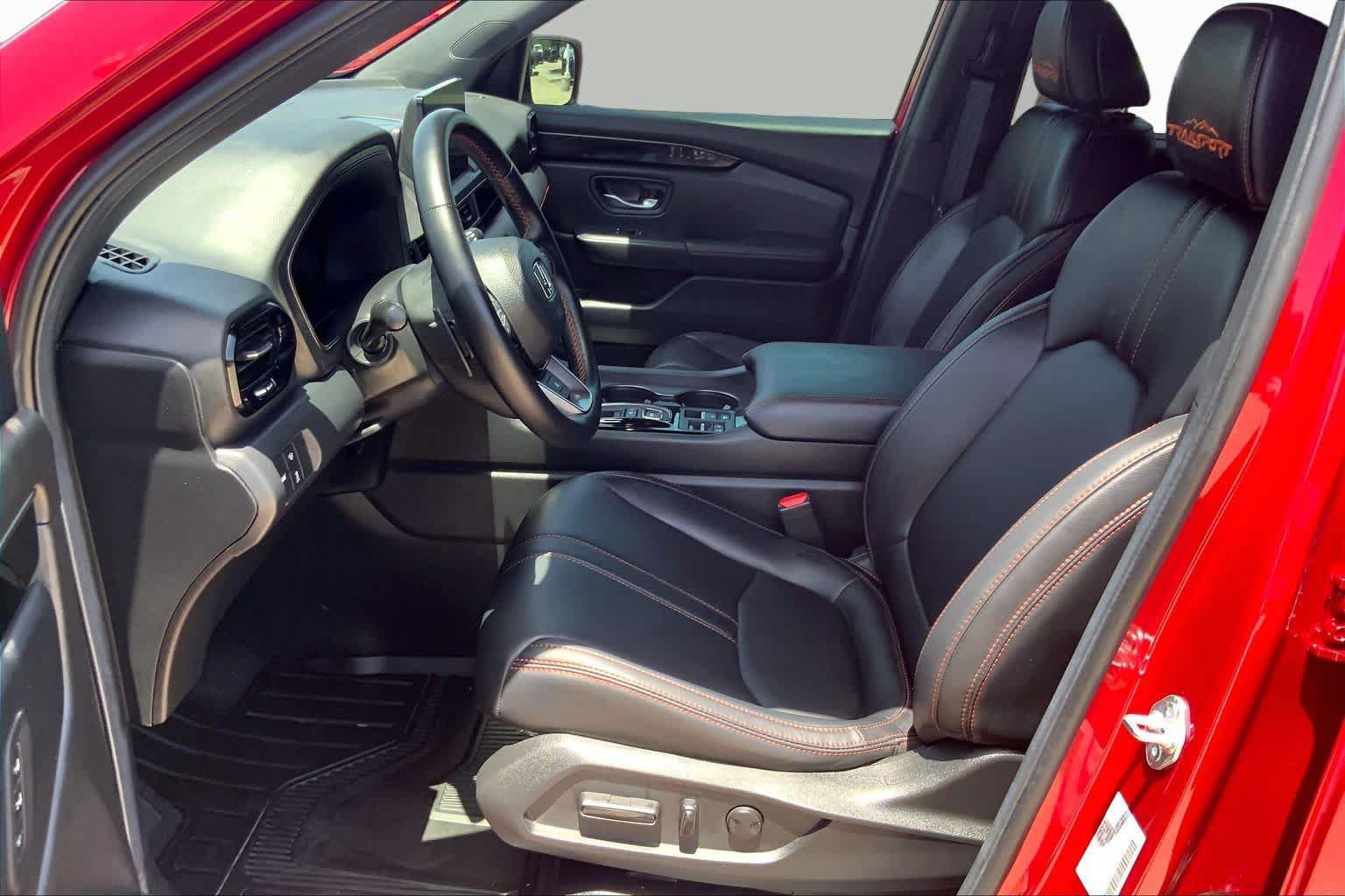 Used 2025 Honda Pilot TrailSport image 8