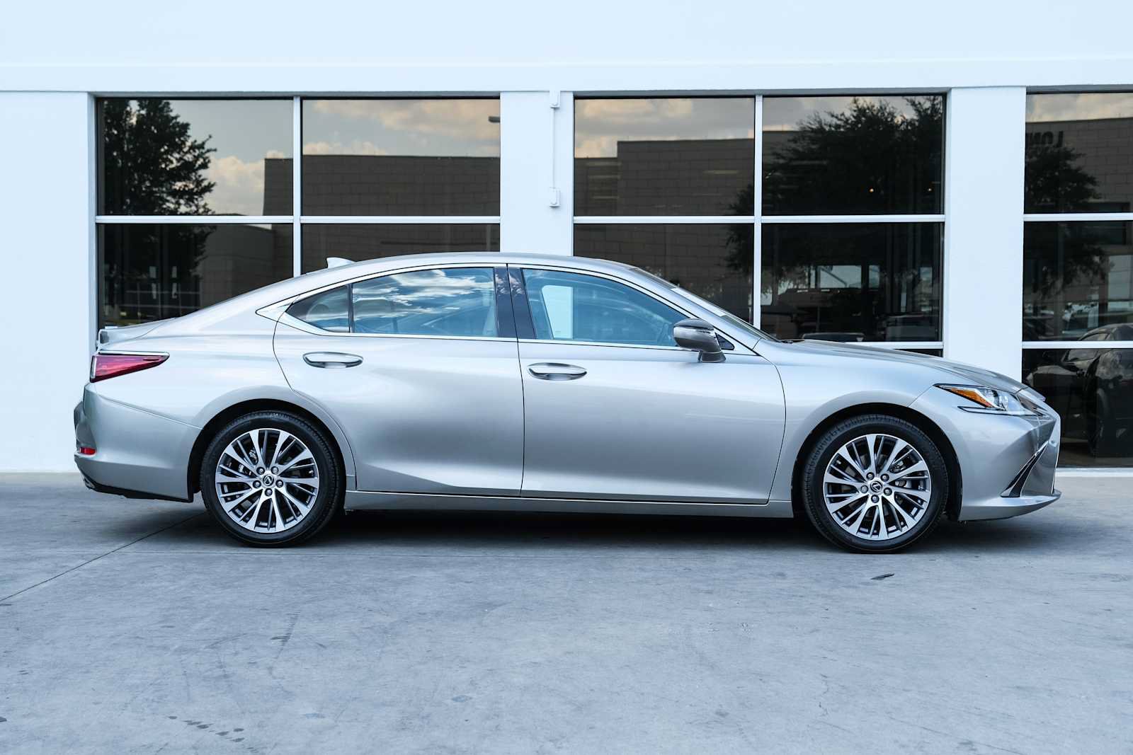 Used 2019 Lexus ES 350 w/ Premium Package FWD image 7