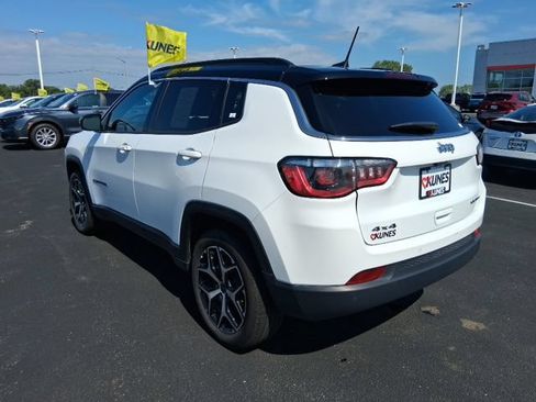 Used 2025 Jeep Compass Limited AWD/4WD image 5