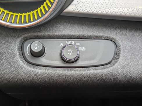 Used 2024 Chevrolet Trax LT w/ Driver Confidence Package image 22