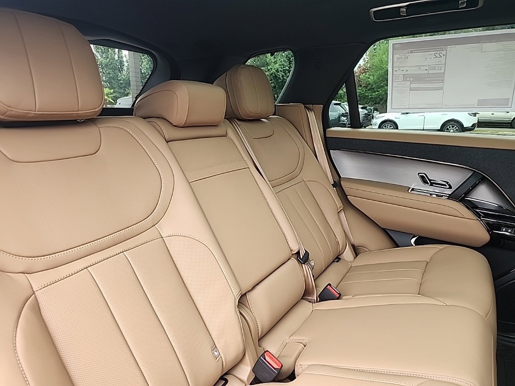 New 2026 Land Rover Range Rover Sport SE AWD/4WD image 18