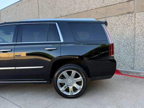 Used 2019 Cadillac Escalade Premium Luxury RWD image 18