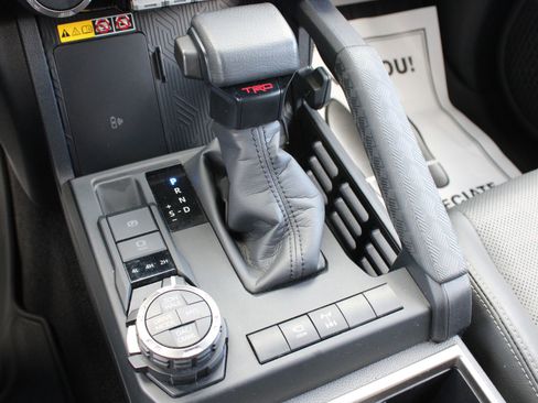 Used 2025 Toyota 4Runner TRD Off-Road Premium AWD/4WD image 46