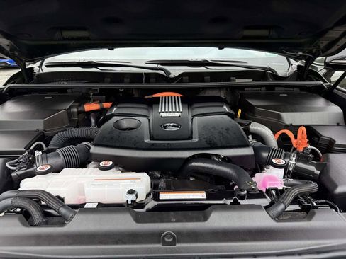 Used 2025 Lexus LX 700h Overtrail image 28