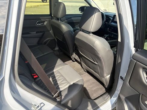 Used 2024 Nissan Rogue Platinum AWD/4WD image 10