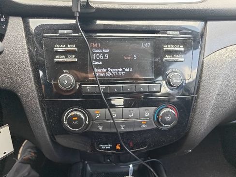 Used 2016 Nissan Rogue S FWD image 9