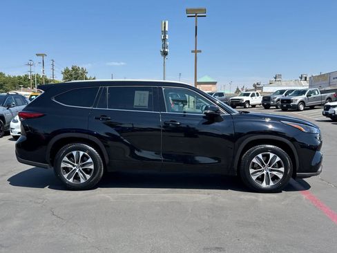 Used 2022 Toyota Highlander XLE FWD image 6