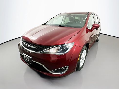 Used 2018 Chrysler Pacifica Touring Plus w/ Tire & Wheel Group image 3