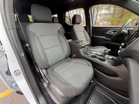 Used 2023 Chevrolet Traverse LT w/ Midnight/Sport Edition image 27