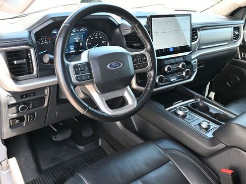 Used 2022 Ford Expedition XLT image 8