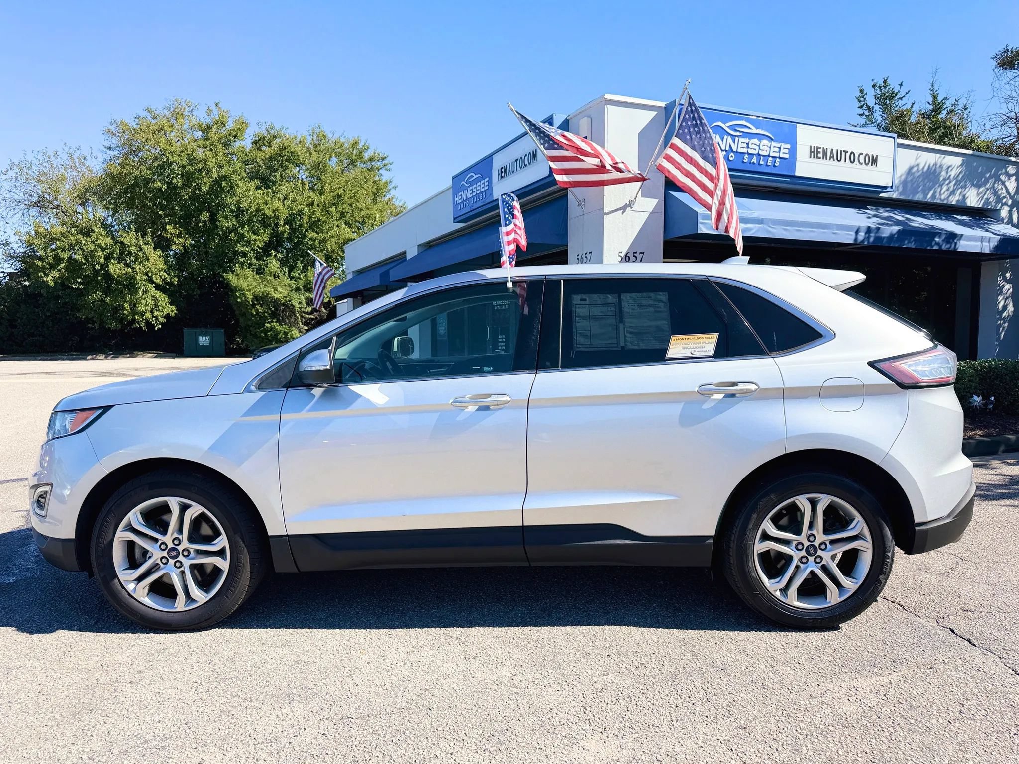Used 2018 Ford Edge Titanium FWD image 16
