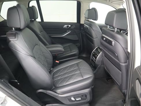 Used 2023 BMW X7 xDrive40i w/ Premium Package image 23