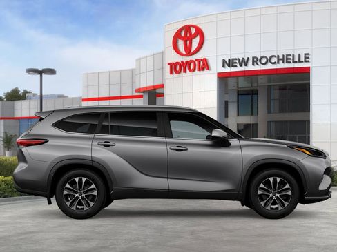 New 2026 Toyota Highlander XLE image 12