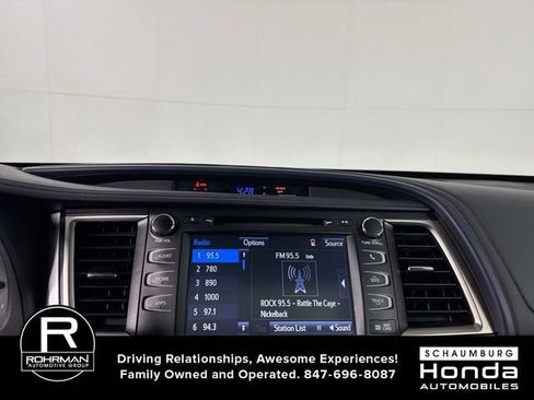 Used 2017 Toyota Highlander XLE AWD/4WD image 6