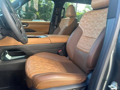 Certified 2025 Nissan Armada Platinum Reserve AWD/4WD image 11