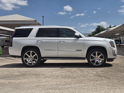 Used 2016 Cadillac Escalade Luxury AWD/4WD image 3