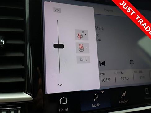 Used 2024 Chrysler Pacifica Touring-L image 34