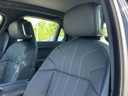 Used 2025 BMW i7 eDrive50 w/ M Sport Package RWD image 15