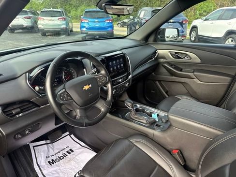 Used 2023 Chevrolet Traverse LT w/ LT Premium Package AWD/4WD image 11